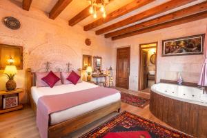 Postel nebo postele na pokoji v ubytování Maron Stone House