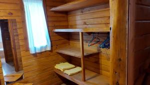 Palanda nebo palandy na pokoji v ubytování Calen-Hue