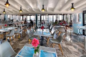 A restaurant or other place to eat at Lido Corfu Sun Hotel 4 Stars All-inclusive
