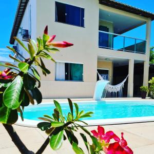 Villa con piscina y casa en Casa 4 quartos no Condomínio parque de Jacuipe com acesso a praia e ao rio jacuipe, en Camaçari