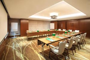 Бизнес-центр и/или конференц-зал в Holiday Inn Dhaka City Centre by IHG