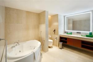 Ванная комната в Holiday Inn Dhaka City Centre by IHG