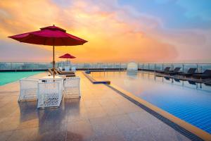 Бассейн в Holiday Inn Dhaka City Centre by IHG или поблизости