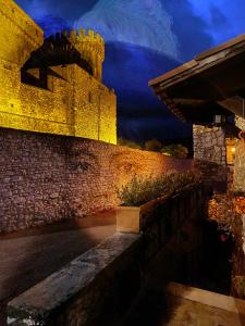 a night view of a stone building with a stairway at Sylvie nelle Pietre silenti antica dimora del 1300 in Nerola