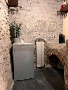 Η κουζίνα ή μικρή κουζίνα στο Sylvie nelle Pietre silenti antica dimora del 1300