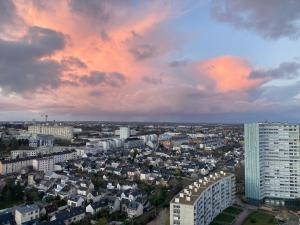 Uma vista geral de Rennes ou a vista da cidade a partir do apartamento