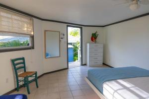 Postel nebo postele na pokoji v ubytování The Sunset Cove and Rainbow Room