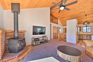 Airy Pine Escape with Pool Table, Near Hiking!