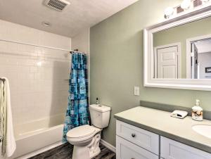 Ένα μπάνιο στο Family-Friendly Home, Walk to Steinhatchee River! +20 φωτογραφίες