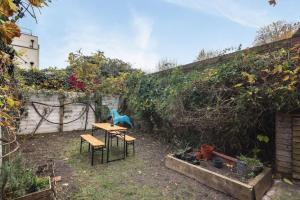 Gorgeous and Vibrant 3 Bedroom Apartment in London