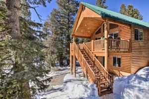 Duck Creek Village Cabin with Fire Pit and Grill! talvella