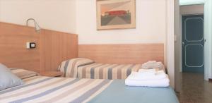 Postel nebo postele na pokoji v ubytování Hotel Enrica