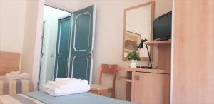 Postel nebo postele na pokoji v ubytování Hotel Enrica