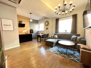 Televízia a/alebo spoločenská miestnosť v ubytovaní LuxApart Kalisz Loft