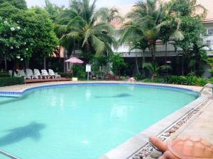Bazén v ubytování Rachawadee Resort & Hotel nebo v jeho okolí