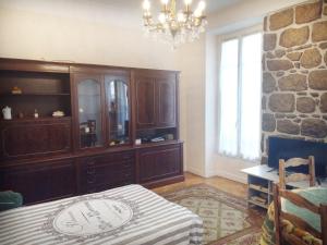 Nice Large 2BR Sunny 20 Meter Terrace Parking Beach Shops