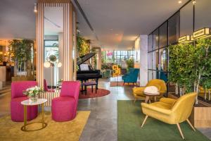 A seating area at Barceló Imagine