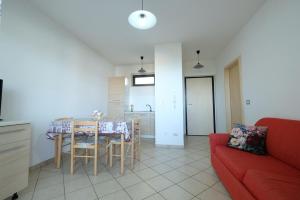 Køkken eller tekøkken på Green Bay A7 - Pineto Vacanza