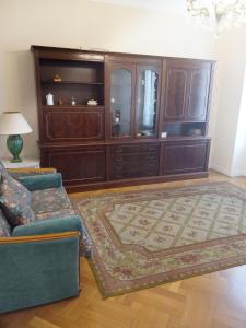 Nice Large 2BR Sunny 20 Meter Terrace Parking Beach Shops