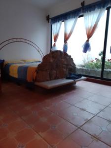 a bedroom with a bed in a room with a window at El mana de San Francisco in Oaxaca City
