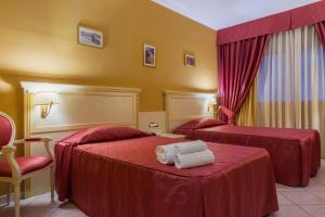 Posteľ alebo postele v izbe v ubytovaní Hotel San Michele + 37 fotografií