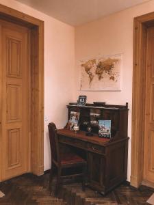 an old wooden desk in a room with a door at Hét Pecsét Fogadó Étterem in Sopron