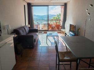 a living room with a couch and a table at Les Terrasses du Mirage grand T2 in Bormes-les-Mimosas