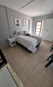 Ένα ή περισσότερα κρεβάτια σε δωμάτιο στο Stay at Home Airport Lodge +42 φωτογραφίες