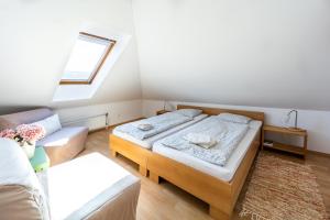 Posteľ alebo postele v izbe v ubytovaní Apartmány Podyjí