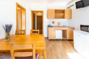 Kuchyňa alebo kuchynka v ubytovaní Apartmány Podyjí