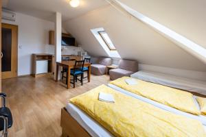 Posteľ alebo postele v izbe v ubytovaní Apartmány Podyjí