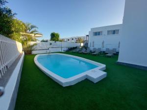 Bazén v ubytování New Miami Playa Apartamentos nebo v jeho okolí
