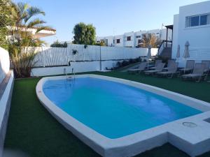Bazén v ubytování New Miami Playa Apartamentos nebo v jeho okolí
