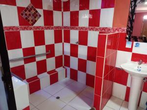 Ένα μπάνιο στο Hostal Aventura