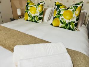 Aaron's Nest Bed and Breakfast客房内的一张或多张床位