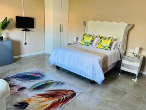 Aaron's Nest Bed and Breakfast客房内的一张或多张床位