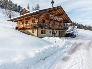 Mansion in Eben near Ski Salzburger Sportwelt v zimě