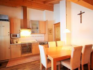 Kuchyň nebo kuchyňský kout v ubytování Mansion in Eben near Ski Salzburger Sportwelt