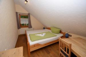 Ein Bett oder Betten in einem Zimmer der Unterkunft Hotel Köhlerhütte