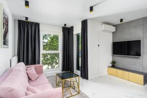Televízia a/alebo spoločenská miestnosť v ubytovaní EL Apartments - Castor