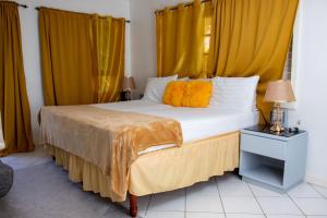 Ein Bett oder Betten in einem Zimmer der Unterkunft E 20 Mystic Ridge ocho Rios