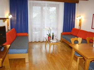 Apartment in Bad Kleinkirchheim with Playroom Balconyにあるシーティングエリア