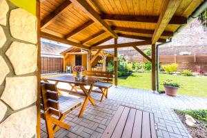 Vonkajšia záhrada v ubytovaní Apartmány Podyjí