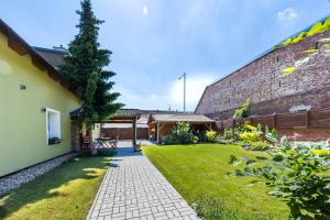 Vonkajšia záhrada v ubytovaní Apartmány Podyjí