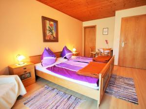 Postel nebo postele na pokoji v ubytování Apartment in Liebetig near Gerlitzen Ski Area