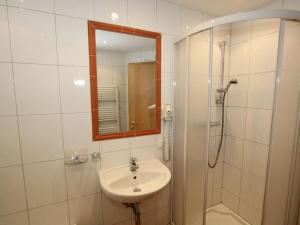 Zdjęcie z galerii obiektu Luxurious Apartment in L ngenfeld with Sauna w mieście Huben +12 zdjęć