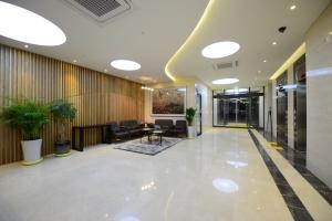 The lobby or reception area at Dunsan Graytone Hotel