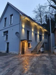Το κτήριο όπου στεγάζεται  η παραθεριστική κατοικία