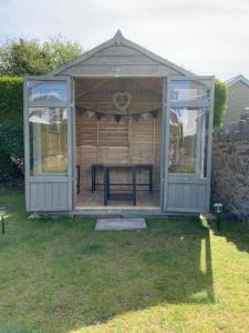 Een tuin van The Queens Hotel Harlech