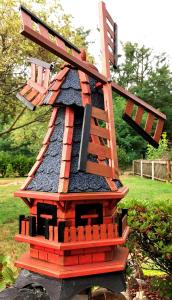 a model of a bird house sitting in a yard at Ferienwohnung Kathlower Mühle in Neuhausen